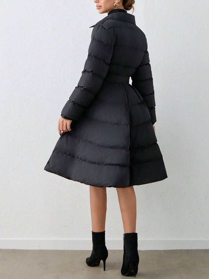 ISA | Pikowany płaszcz z paskiem i szerokim kołnierzem