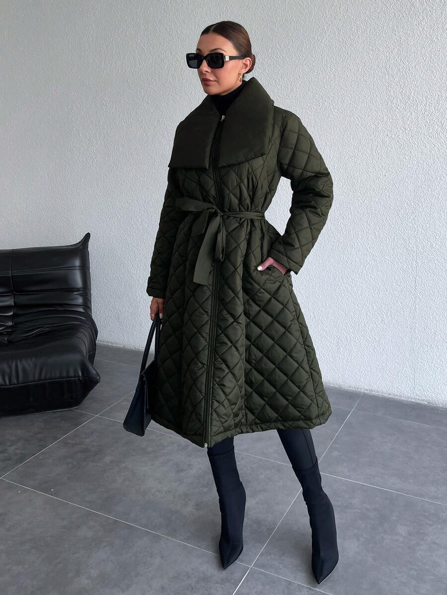 ISA | Pikowany płaszcz z paskiem i szerokim kołnierzem