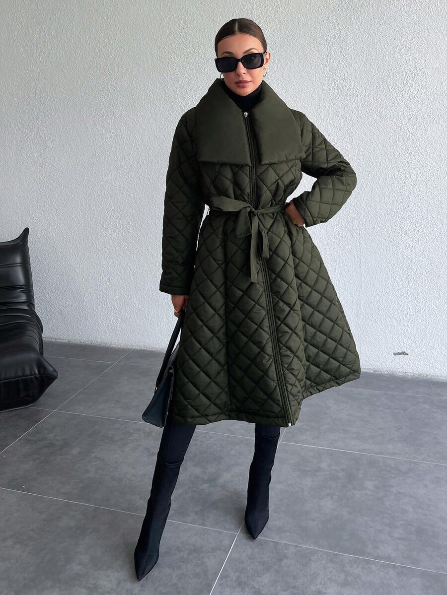 ISA | Pikowany płaszcz z paskiem i szerokim kołnierzem