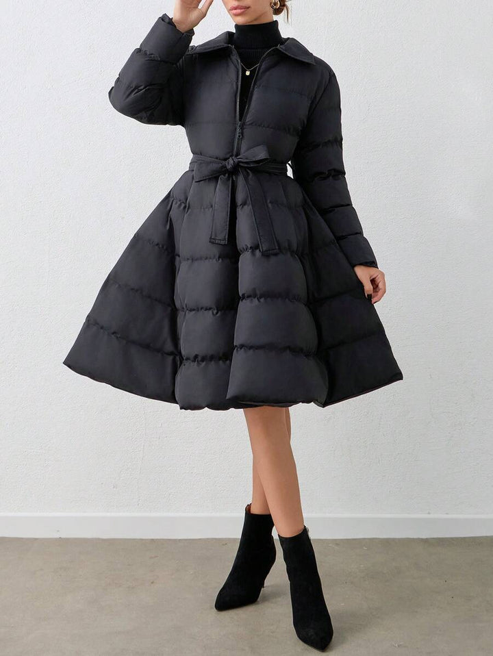 ISA | Pikowany płaszcz z paskiem i szerokim kołnierzem