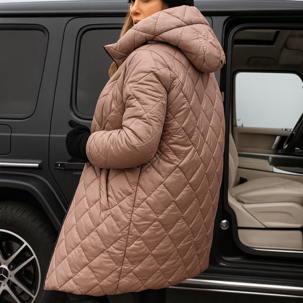 CELINA | Elegancka pikowana kurtka puchowa z kapturem