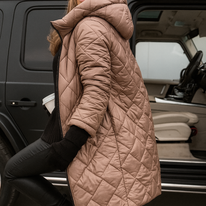 CELINA | Elegancka pikowana kurtka puchowa z kapturem