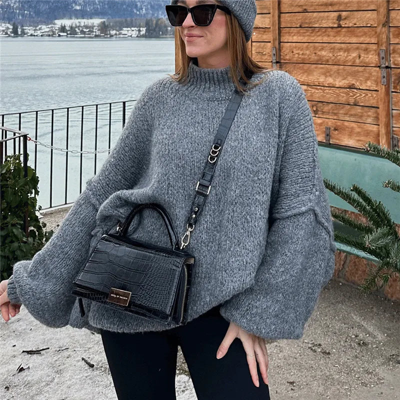 MONIKA| Damski oversize sweter z golfem – idealny na jesień i zimę.