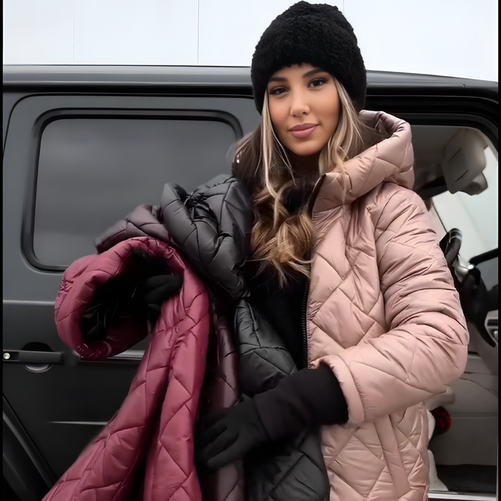 CELINA | Elegancka pikowana kurtka puchowa z kapturem