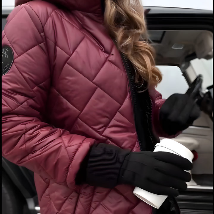 CELINA | Elegancka pikowana kurtka puchowa z kapturem