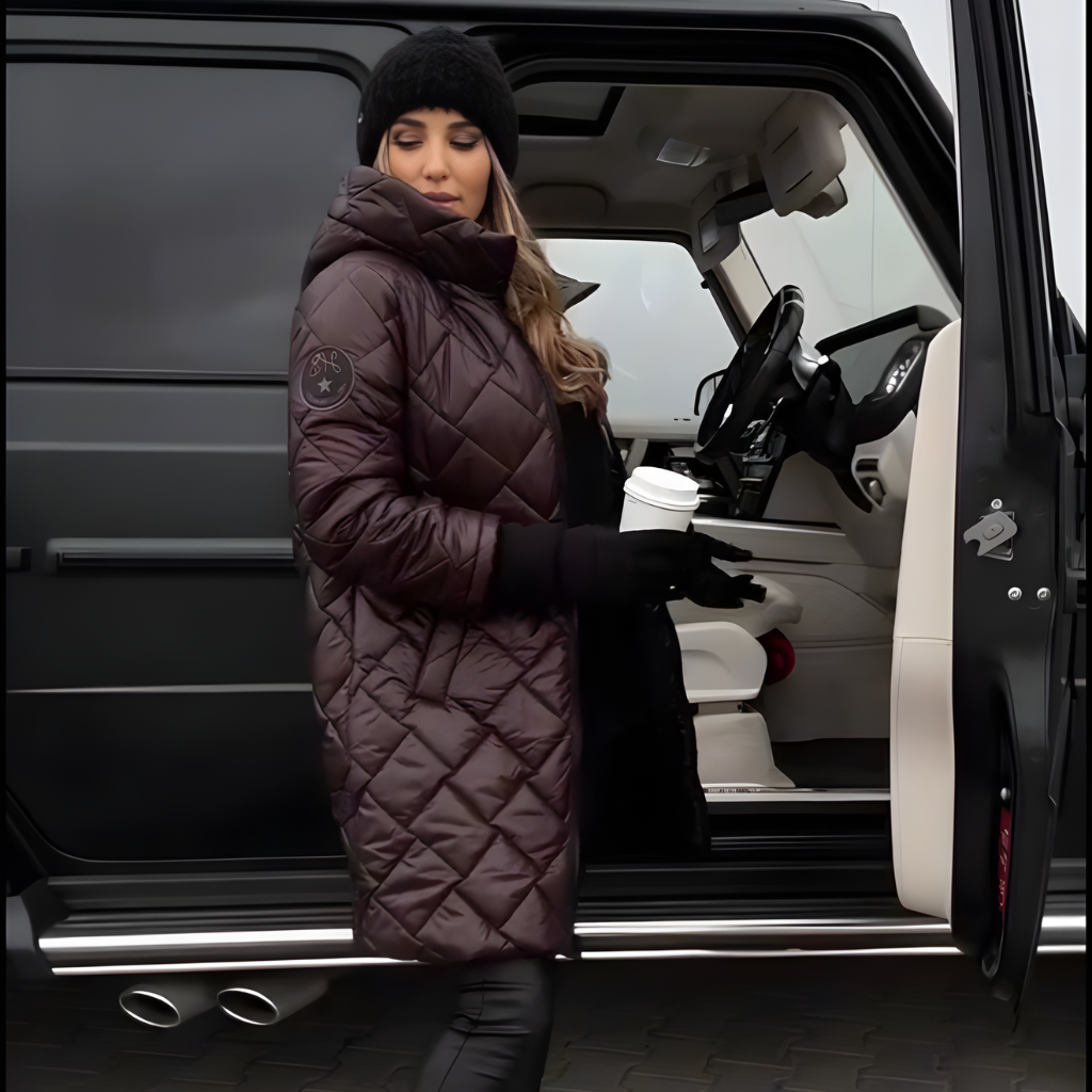 CELINA | Elegancka pikowana kurtka puchowa z kapturem