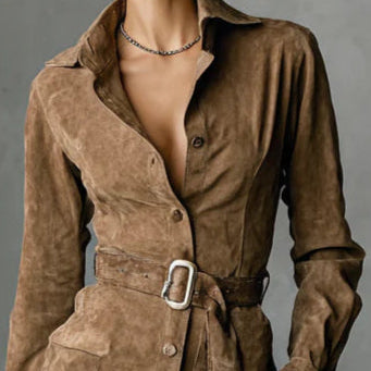 Zamszowa midi z sukienką z długim rękawem i klapką