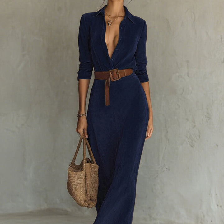 Zamszowa sukienka maxi z pojedynczym zapięciem i kołnierzem