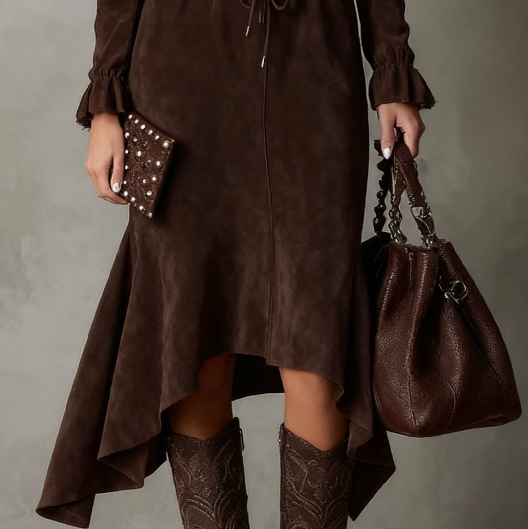 Elegancka Sukienka Midi z Zamszu w Ciemnym Brązie z Wiązaniem