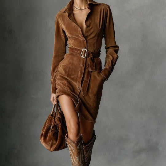 Zamszowa midi z sukienką z długim rękawem i klapką